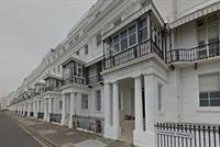 مقتل نجمة إباحية.. بعد رميها من النافذة!