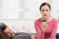  هكذا كانت الإجابات على سؤالنا المطروح: هل يحق للزوجين التفتيش في هواتف بعضهما؟ 