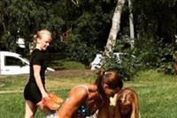 بالفيديو: لاحقته الشرطية... بالبيكيني