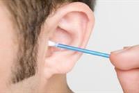 خمسة ممارسات خاطئة لتنظيف الأذن
