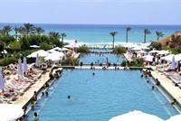 الدخول إلى المسابح مجّاناً.. للنساء فقط!