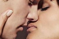 لماذا نُغمض أعيننا أثناء التقبيل؟