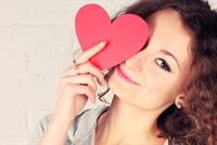 من هي الأكثر حظاً في الحب.. العشرينية أم الثلاثينية؟