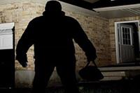 ذهبوا ليسرقوا المنزل فطاب لهم السكن فيه!