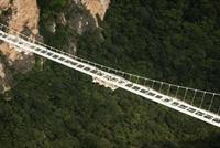 إفتتاح أطول وأعلى جسر زجاجي في العالم!