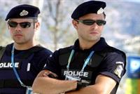 امرأة تسرق مصرفين دون أسلحة في اليونان