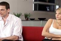 لا تجادل زوجتك هذه الأشهر.. فالطلاق مرتفع فيها!!