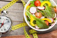  ما هي مخاطر تناول الطعام في وقت متأخر من الليل؟