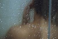 إستحمّ لمدة أسبوع بالماء البارد.. فماذا حصل معه؟