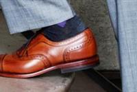 هذا الحذاء قد يجعلك عاطلا عن العمل