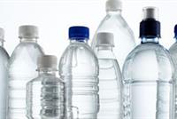 إليكم مخاطر تعبئة عبوات المياه البلاستيكية من جديد
