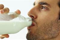 إلى الرجال: أكثروا من شرب الحليب!