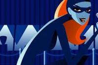  إعلامية تسرق كل ما يقع بين يديها 