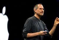  لماذا كان ستيف جوبز يرتدي القميص نفسه دائماً؟