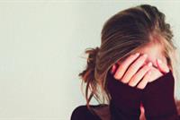  علاقة مشبوهة بين معلمة وتلميذتها!