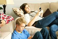  جيل التواصل الإلكتروني... وداعاً للعلاقات الإجتماعية