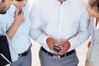 العيون تصل إلى هاتفك ولو في الجو!