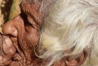  30 سيجارة يومياً... تعرّفوا على هذه المُعمّرة!