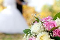 بنى 90 منزلا احتفالا بزفاف ابنته