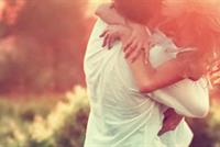  لهذه الأسباب المرأة بحاجة إلى عناق يوميًا