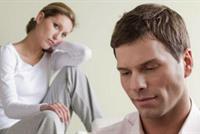 بهذه الخطوات.. إجعلي زوجكِ بعيداً عن الهاتف والتلفزيون!