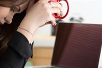 اذا ظهرت لديك هذه العلامات.. فأنت بحاجة لاجازة عمل!