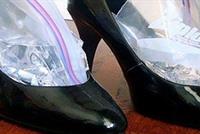  قولوا ودعاً للألم... طريقتان سهلتان لتوسيع الأحذية الضيّقة!