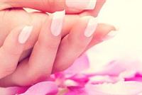 لتطويل أظافرك بسرعة.. إليكِ الطريقة المناسبة!