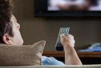 للرجل: التلفاز يدمّر قدراتك الإنجابيّة