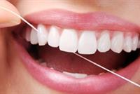 أهمية استخدام الخيط الطبي لتنظيف الأسنان