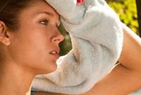  كيف تتخلصين من التعرق نهائياً؟