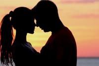 5 طرق بسيطة تجعل زوجتك تشعر أنها أجمل امرأة