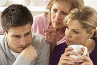 تجنبي هذه التصرفات الـ5 مع حماتك 