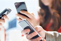 الإفراط في استخدام الهاتف.. يعرضك للغباء!