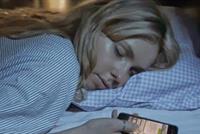 النوم بجوار الهواتف الذكية يؤثر سلبا على القدرات العقلية