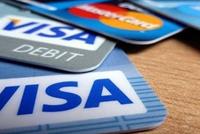 بطاقة مصرفية تعبُس عندما ننفق كثيراً