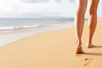 المشي حافيا ينشط الدورة الدموية ويقوي العضلات