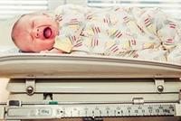 ما هو وزن الجنين الطبيعي عند الولادة؟