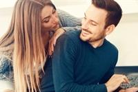 لا تقرأوا رسائله ولا تخترقوا كلمة السر.. 5 قواعد لعلاقة زوجية صحية!