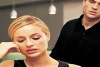 اكتشفي خيانته من وقفته