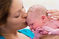 ما الفرق بين الخياطة التجميلية والعادية بعد الولادة؟ 