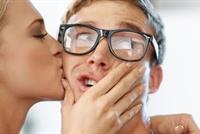 هذه التصرفات يعشقها الرجل.. تعرفي إليها!