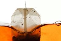 لا تتركون كيس الشاي في الكوب أثناء شربه