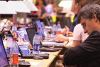 الجلوس على مكتب العمل يقتلك ببطء