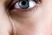 باحثون يولدون الكهرباء من الدموع