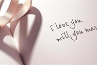 عرض الزّواج على حبيبته بطريقةٍ مميّزة