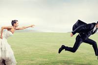 عريس يهرب ليلة عرسه خوفا