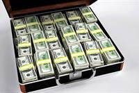  ربحت مليون دولار بعد تنظيفها حقيبة زوجها 