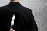 4 أنواع من الاشخاص إبتعدوا عنهم فوراً!