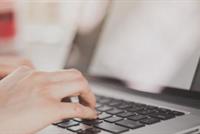 كتب إسم زوجته على 